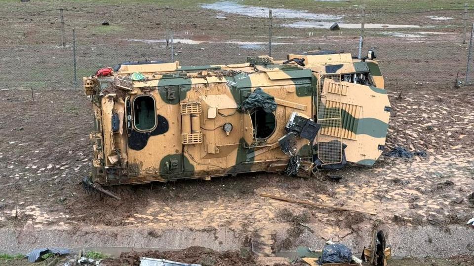 Kontrolden çıkan askeri araç devrildi: 10 asker yaralandı