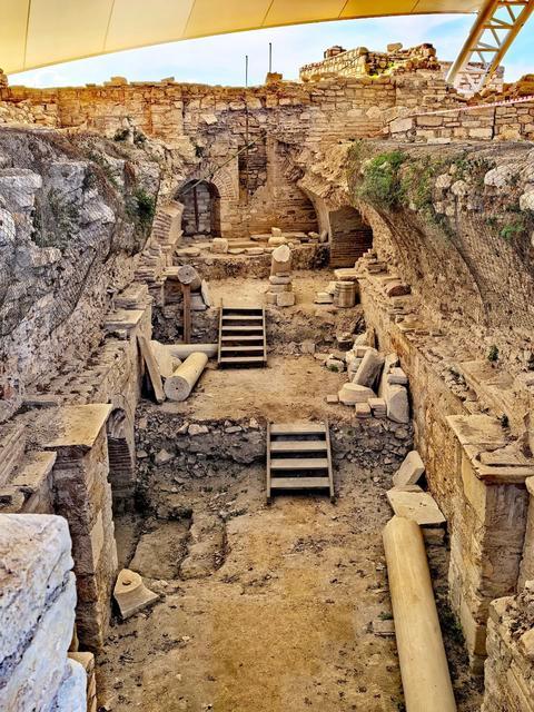 EGE'NİN TARİHİ HAZİNESİ KADIKALESİ, ZİYARETÇİLERİNİ BEKLİYOR