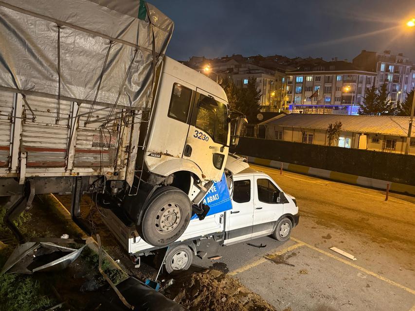 Park halindeki kamyon hareket etti