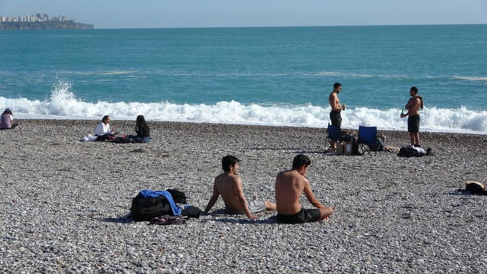 Bir gün arayla iki ayrı mevsimi yaşadılar