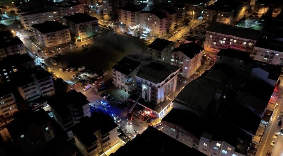 Otelde yangın paniği! 35 kişi tahliye edildi, 7 kişi hastaneye sevk edildi