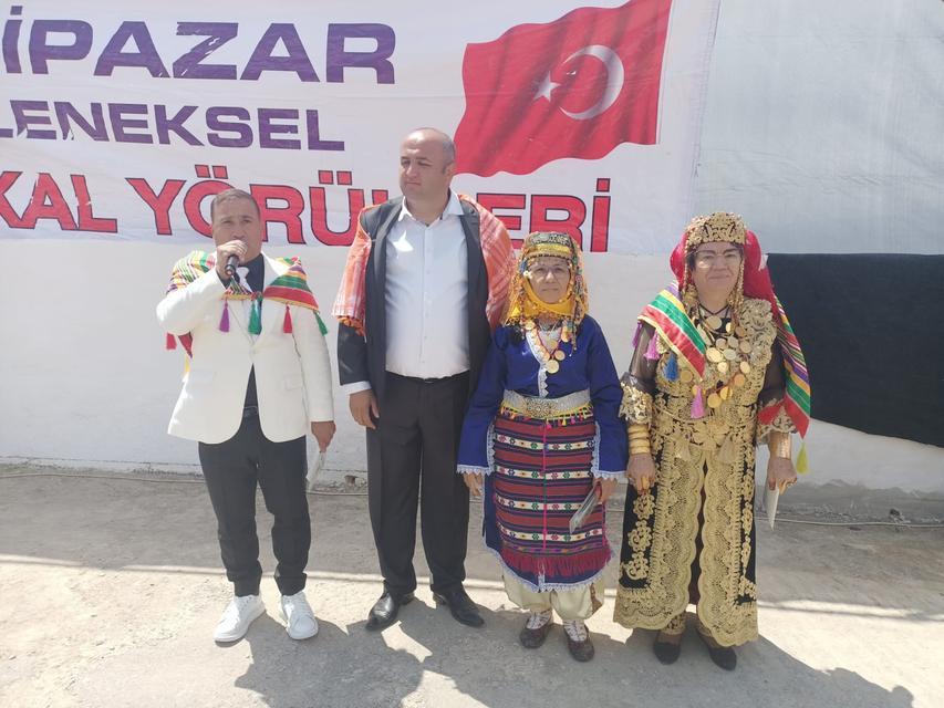 Yöresel ürünlerin ikram edileceği Karaçakal Yörükleri Eğitim Kültür ve Dayanışma Şenlikleri’nin sunuculuğunu Metin Bulut’un yaptığı festivale CHP Aydın Milletvekili Evrim Karagöz Yenipazar Belediye Başkanı Malik Ercan Belediye Meclis üyeleri Siyasi Parti Temsilcileri Sivil toplum örgütleri temsilcileri Muhtarlar Çevre il ve ilçelerden katılan Yörük Dernekleri ve Yönetim Kurulu üyeleri ile çok sayıda vatandaş katıldı.