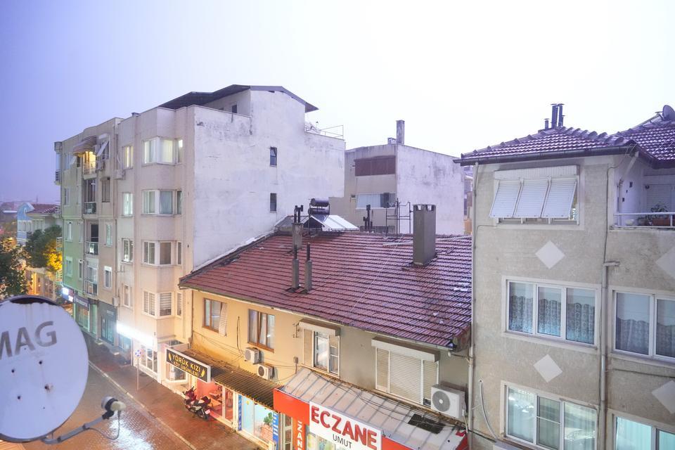 Şimşekler geceyi aydınlattı, ardından yaşanan deprem ise korkuttu