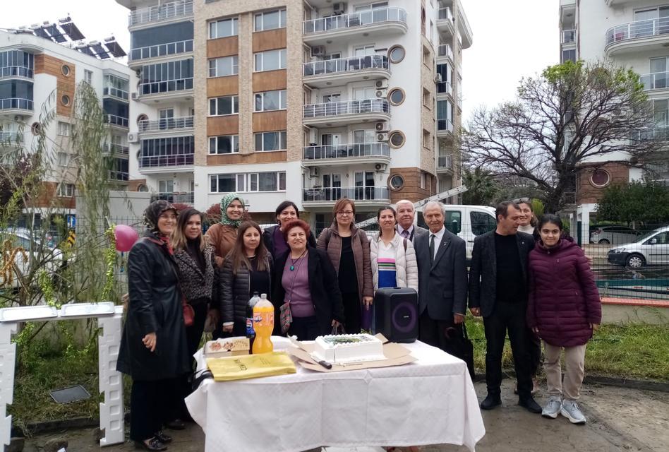 Söğüt ağacıyla gelen sürpriz: Tülay öğretmene anlamlı sürpriz