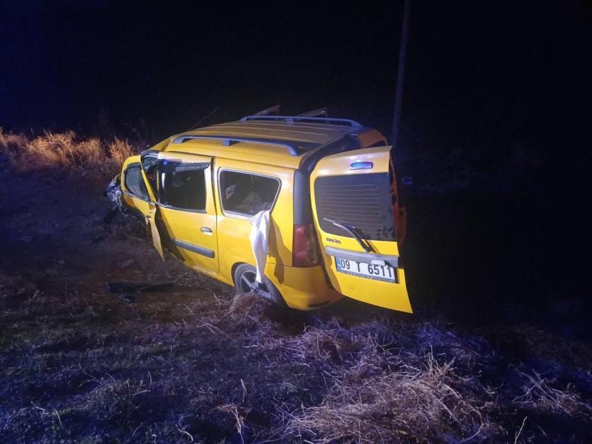 Ticari taksiyle otomobil çarpıştı: 1 çocuk öldü, 8 kişi yaralandı