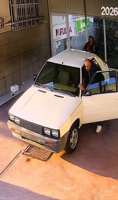 DÜKKANIN ÖNÜNE DUVAR ÖRDÜ, KİRACISI İSYAN ETTİ: "BİZİ AÇIK CEZAEVİNE ÇEVİRDİ" 3 ORTAKTAN BİRİ OLAN YER SAHİBİ, İDDİAYA GÖRE KİRACIYI ÇIKARMAK İÇİN OTO LASTİKÇİ DÜKKANININ ÖNÜNE DUVAR ÖRDÜRDÜ