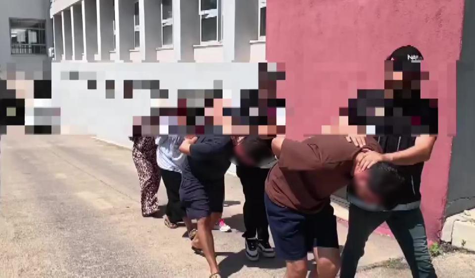 İki kadın kuryenin bağırsak ve midesinden 1.5 kilo uyuşturucu çıktı
