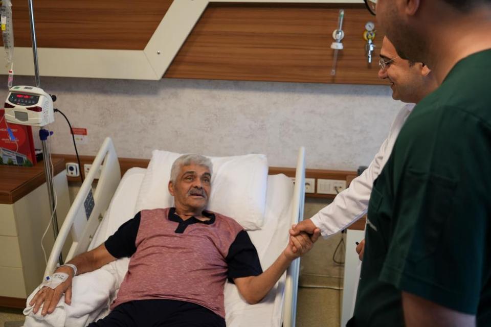 Türkiye'de nadir uygulanan yöntemle hayata tutundu