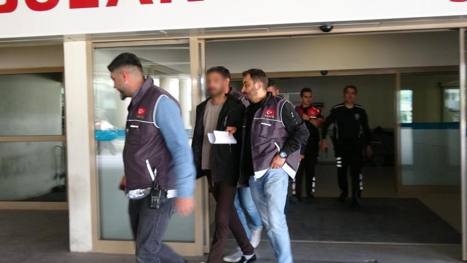 Apartmanda kanlı kavga! 44 yaşındaki adam defalarca bıçaklandı