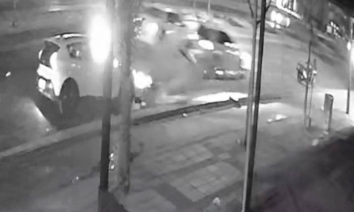 Hızla gelen araç, otomobil ve motosiklete çarptı: 1’i ağır 2 yaralı
