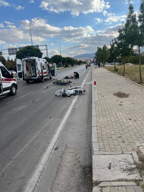 Tır iki genci hayattan kopardı