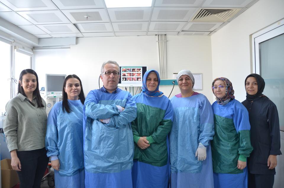 BURSA'DA 5 YAŞINDAKİ ÇOCUĞUN BAĞIRSAĞINDAN 38 ADET MIKNATIS ÇIKARILDI ÇOCUK GASTROENTROLOJİ UZMANI DOÇ. DR. KAAN DEMİRÖREN: "MIKNATISLI BİLEKLİKLERİ ÇOCUKLARIMIZDAN UZAK TUTALIM"