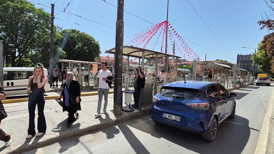 Ablasının taciz edildiğini öne sürdü, "Ben ablamın namusunu çöpte mi buldum?" dedi