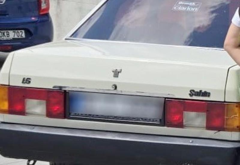Kadın sürücünün önünü kesti