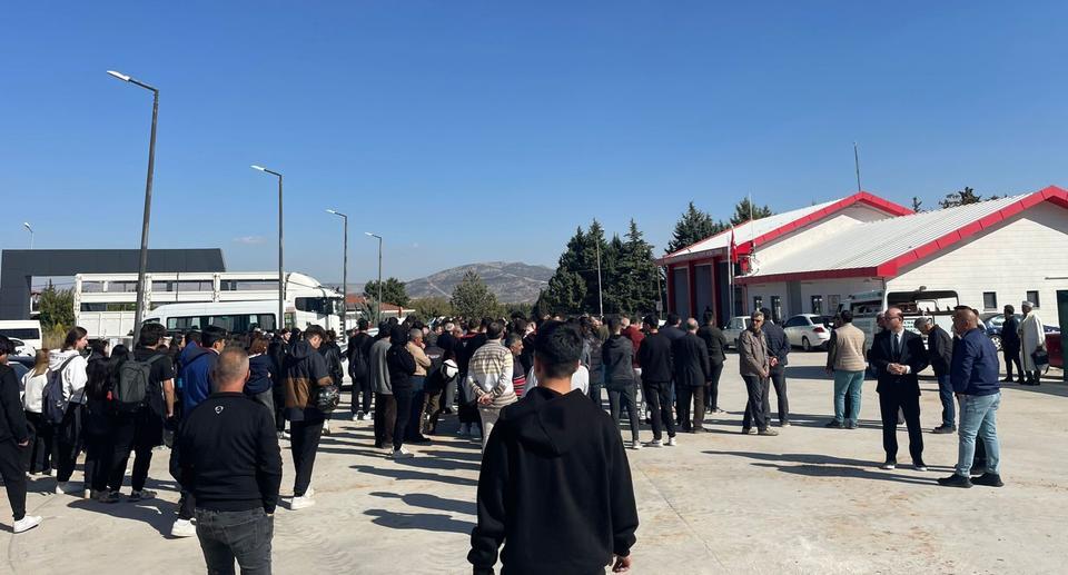 TERS ŞERİTTEN GELEN SÜRÜCÜNÜN SEBEP OLDUĞU KAZADA BİR KİŞİ DAHA HAYATINI KAYBETTİ TERS ŞERİTTEN GELEN ARACIN ÇARPTIĞI MOTOSİKLET KAZASINDA GENÇ KIZ TÜM MÜDAHALELERE RAĞMEN HAYATINI KAYBETTİ