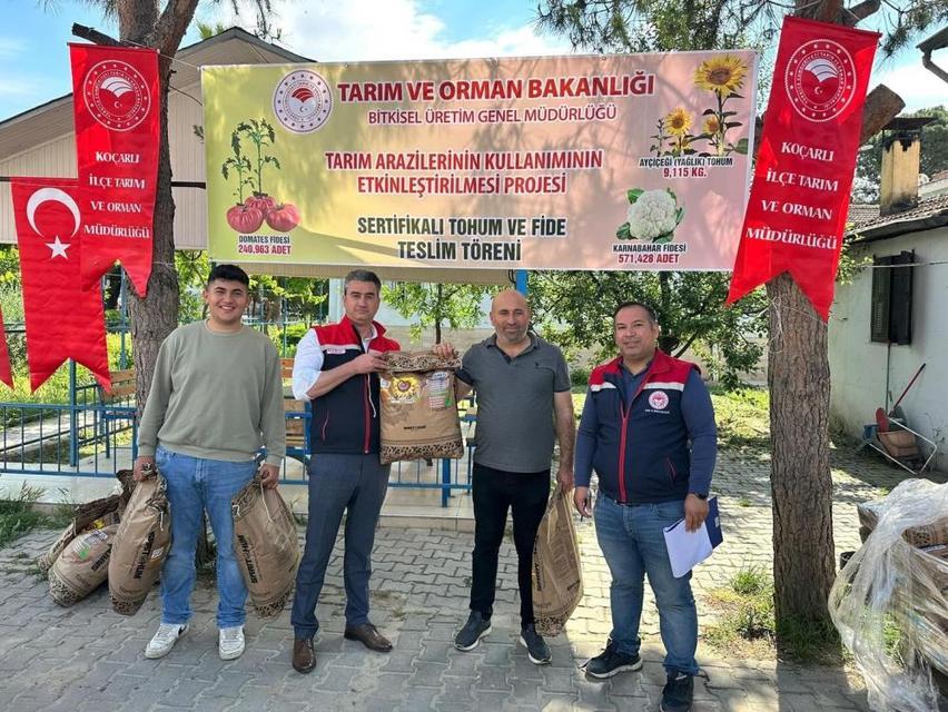 Koçarlı'da 3 bin kilo ayçiçeği tohumu üreticilere dağıtıldı