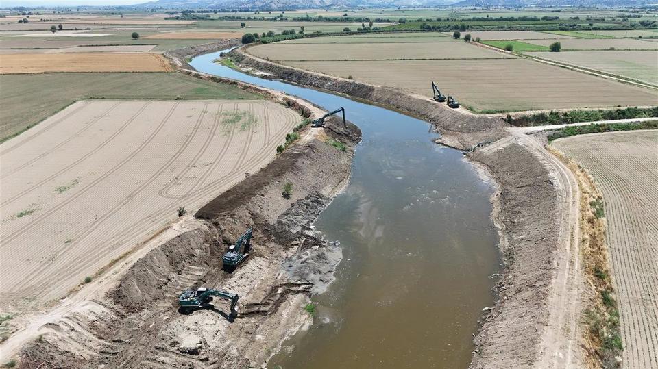 Menderes Nehri’nde ıslah çalışmaları sürüyor