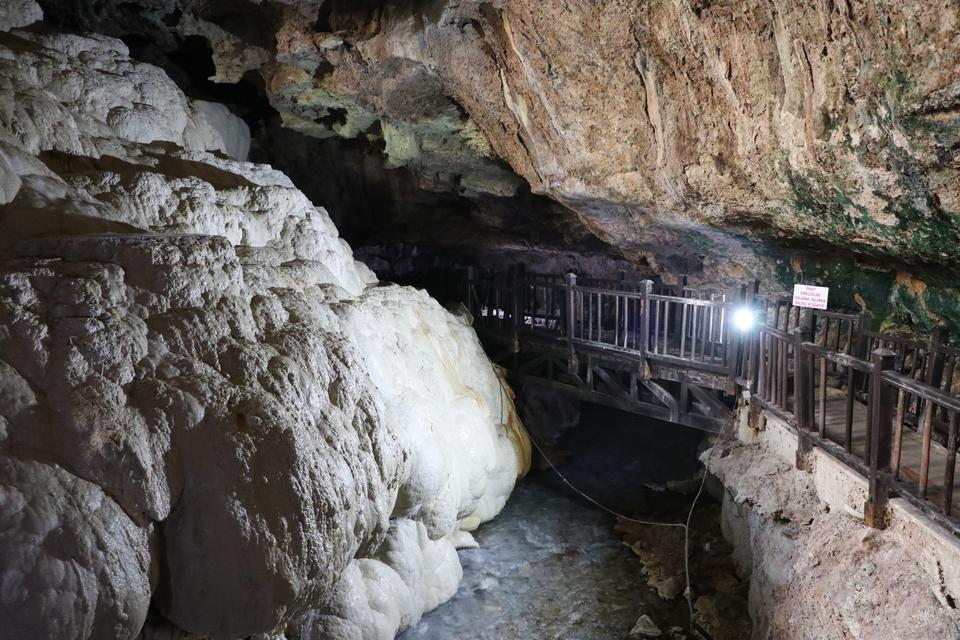 Denizli, mağaralarıyla da turizme katkı sağlıyor