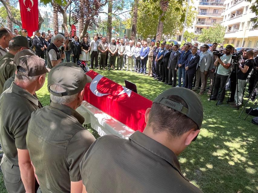 İZMİR'DEKİ YANGINDA ŞEHİT OLAN ORMAN PERSONELİNİN CENAZESİ TÖRENLE MEMLEKETİNE UĞURLANDI