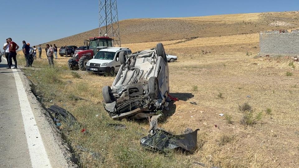 ANKARA'DA İKİ ARAÇ KAFA KAFAYA ÇARPIŞTI: 1 ÖLÜ, 4 YARALI