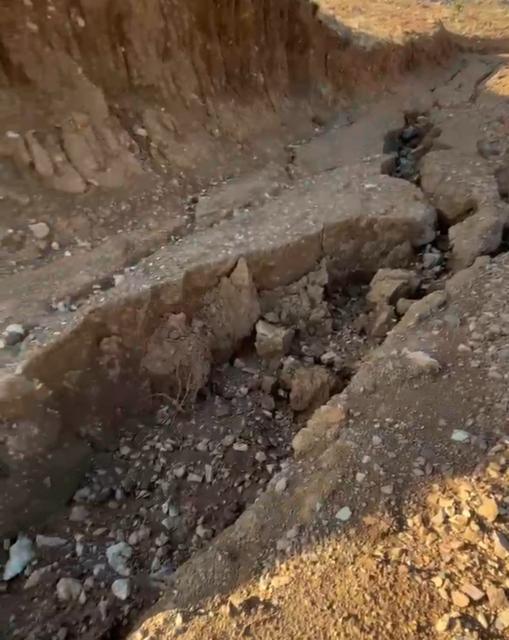Sel nedeniyle yayla yolu yarıldı