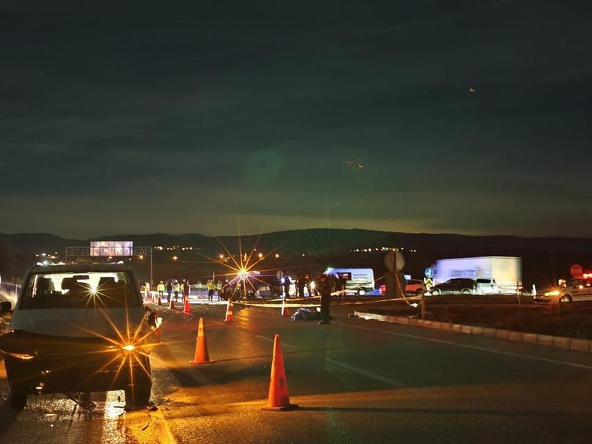 Minibüsle motosiklet çarpıştı: 1 ölü, 1 yaralı