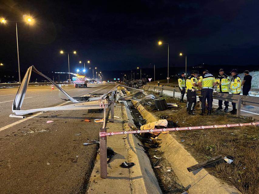Otoyolda feci kaza : 2 ölü, 5 yaralı
