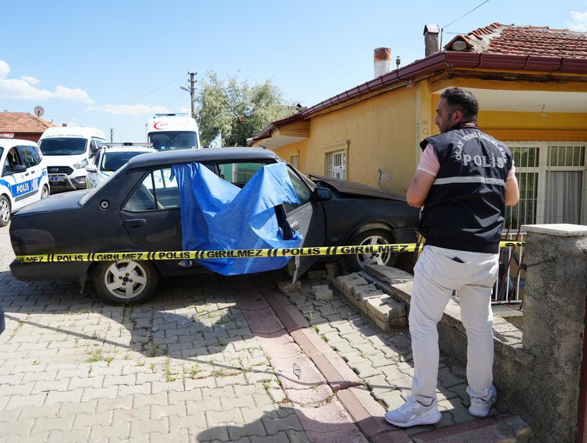 Kalp krizi geçiren sürücü hayatını kaybetti