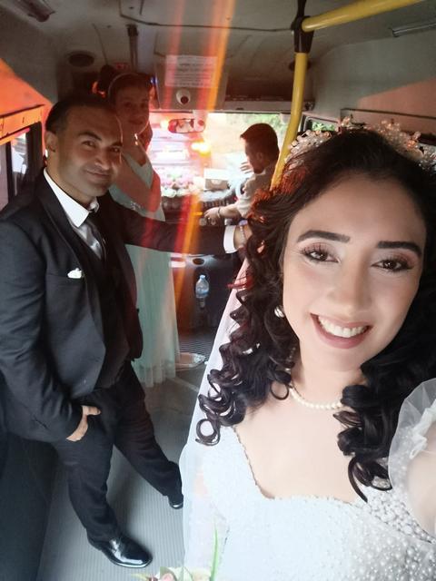 ÖĞRETMEN ÇİFT, DOLMUŞU GELİN ARABASI YAPTI