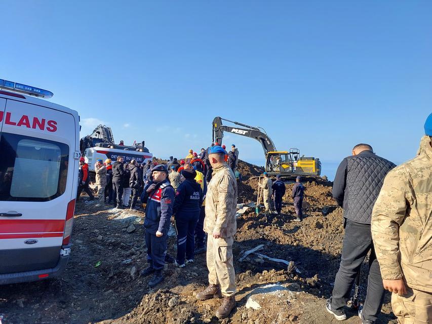 GİRESUNLU KAYIP GENÇLERİN İÇİNDE BULUNDUĞU ARACA ULAŞILDI