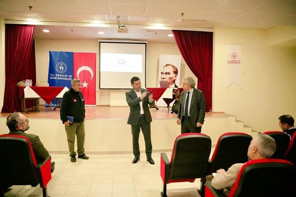 KUŞADASI'NDA DEPREM TOPLANTISI GERÇEKLEŞTİRİLDİ