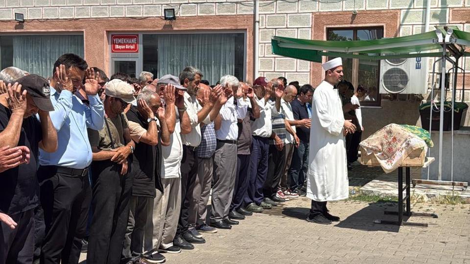 Trafik kazasında hayatını kaybeden çift son yolculuğuna uğurlandı