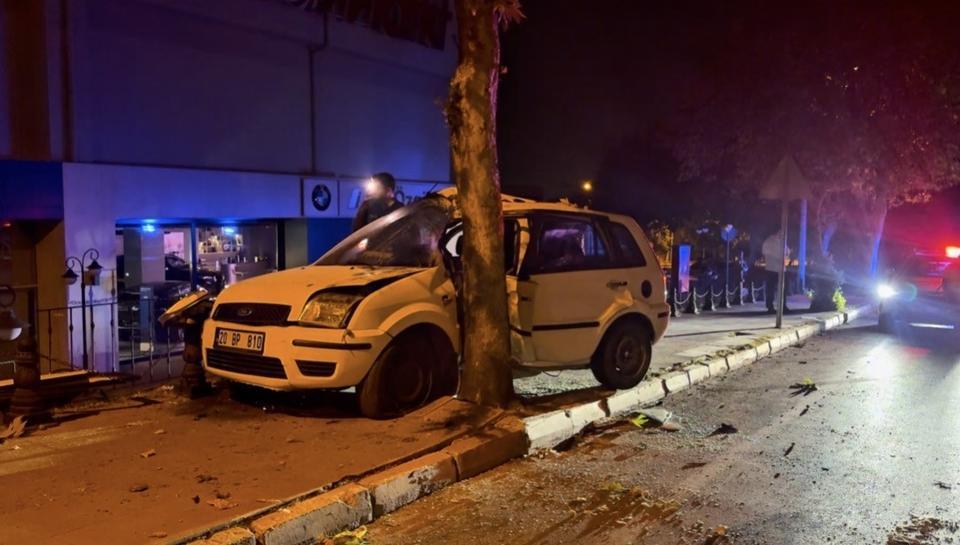Otomobil ağaca çarparak durabildi: 1 yaralı