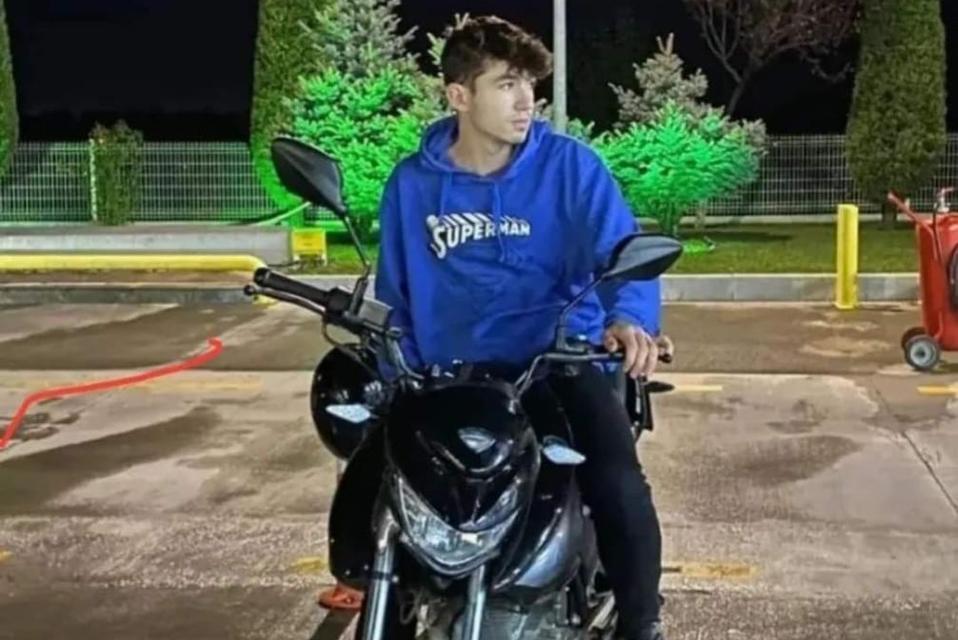 KÜTAHYA'DA TRAFİK KAZADA AĞIR YARALANAN MOTOKURYE HAYATINI KAYBETTİ