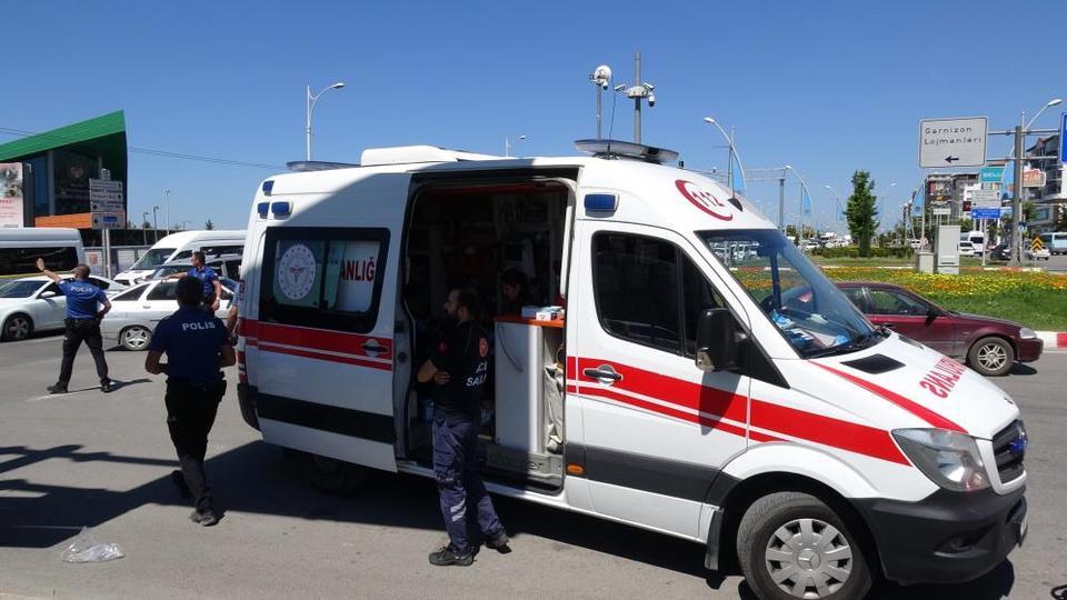 Sivil polis aracı ile motosiklet çarpıştı