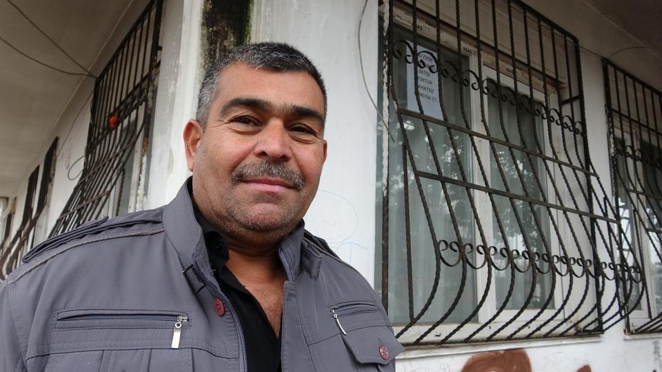 Bağımlılardan bıktı, evini camına "Bu evde uyuşturucu satışı yoktur, rahatsız etmeyin" yazlı not astı