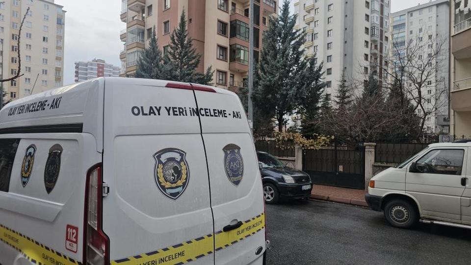 Eşini bulamayınca apartman görevlisini öldürdü