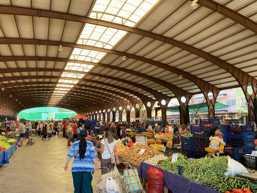 Çine Pazarı'nda sebze rahatlattı, meyve cebi zorladı