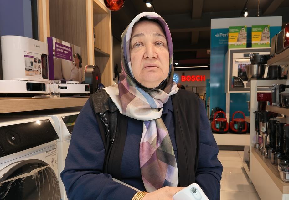 FREN YERİNE GAZA BASINCA KAZA KAÇINILMAZ OLDU: OTOMOBİLİYLE İŞ YERİNE DALDI