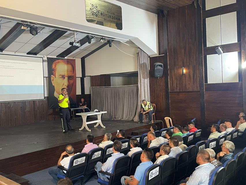 KARACASU'DA MOTOSİKLET SÜRÜCÜLERİ BİLGİLENDİRİLDİ
