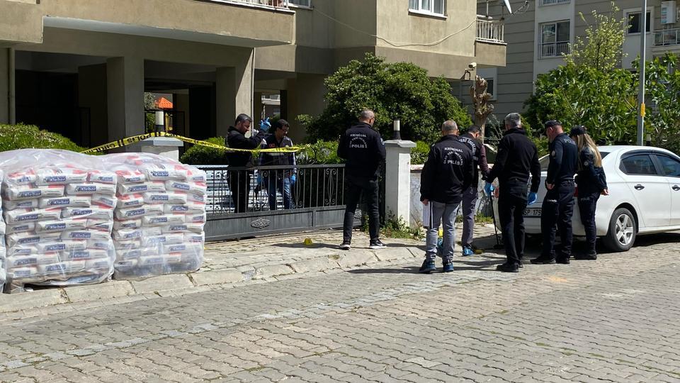 APARTMANIN DIŞ CEPHE İŞİNİ PAYLAŞAMADILAR: 1 YARALI