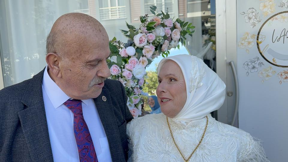 52 YIL SONRA HAYALLERİNE KAVUŞTULAR: KAÇARAK EVLENEN ÇİFT DÜĞÜN YAPTI