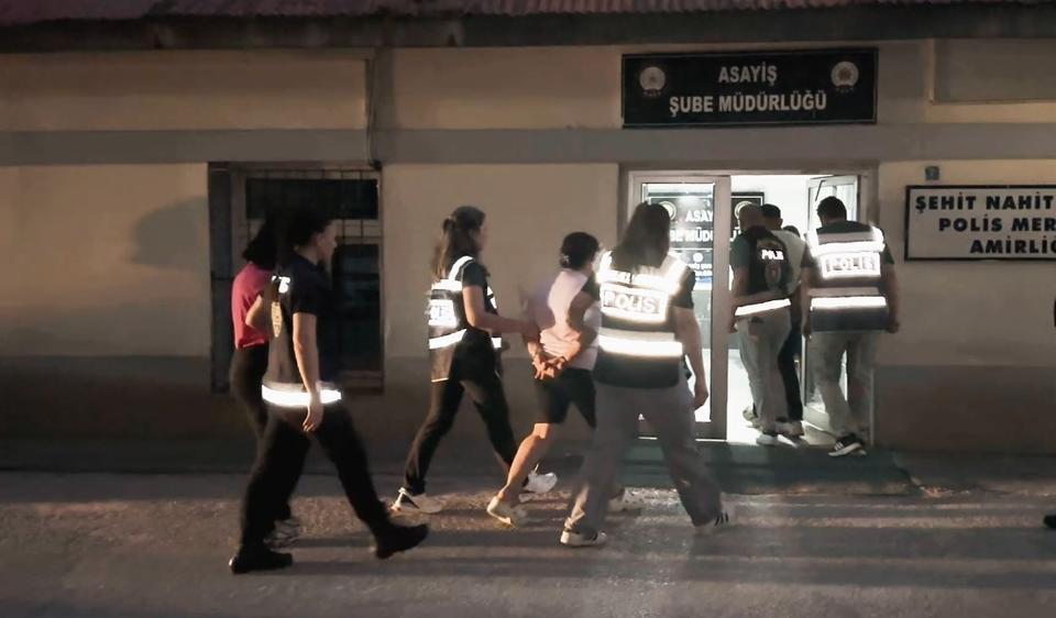 Fuhuş operasyonlarında 6 şüpheli tutuklandı