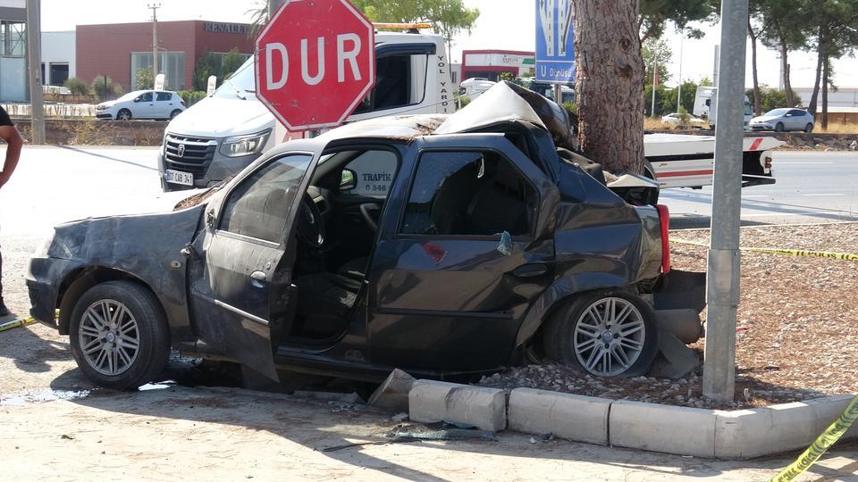 Ağaca çarpan otomobilin sürücüsü hayatını kaybetti