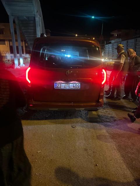 Traktör ile hafif ticari araç çarpıştı