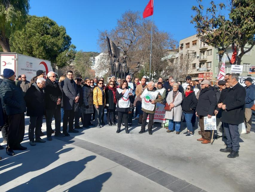 Söke’de emeklilerin tepkisi sürüyor
