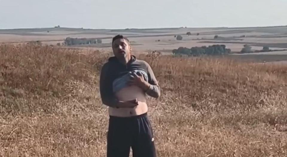 Eşini ütüyle öldürdü