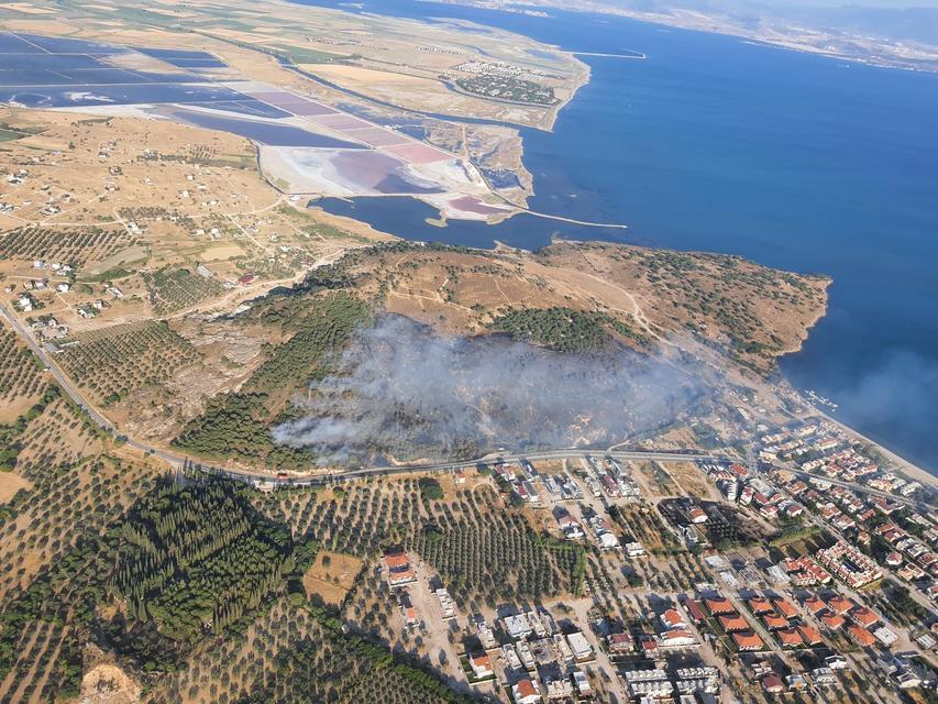 İzmir’de orman yangını kontrol altında