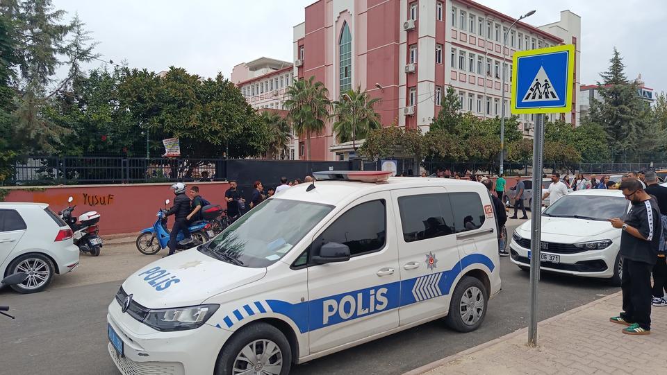 Okulda dedikodu kavgası: Kız öğrenci dehşet saçtı