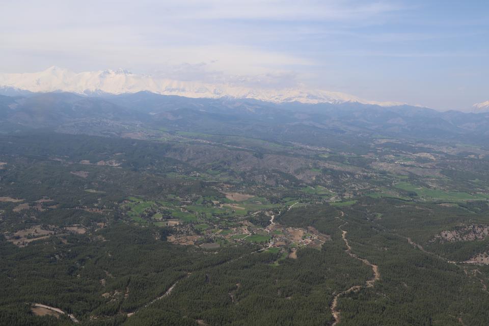 Nisan ayında bir yanda kar, bir yanda bahar